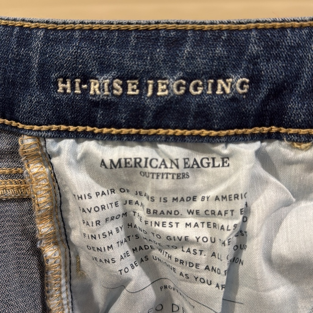 American Eagle Hi Rise Distressed Jagging - Picture 4 of 4